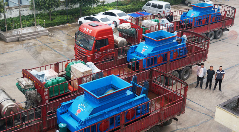 3mm以下對(duì)輥破碎機(jī)多少錢？對(duì)輥破碎機(jī)實(shí)體廠家可看客戶現(xiàn)場(chǎng)